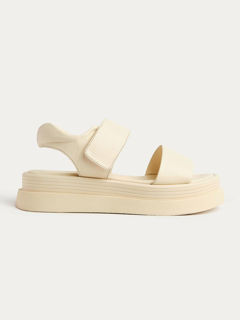 Sample sale сандалии adele молочный 3990₽