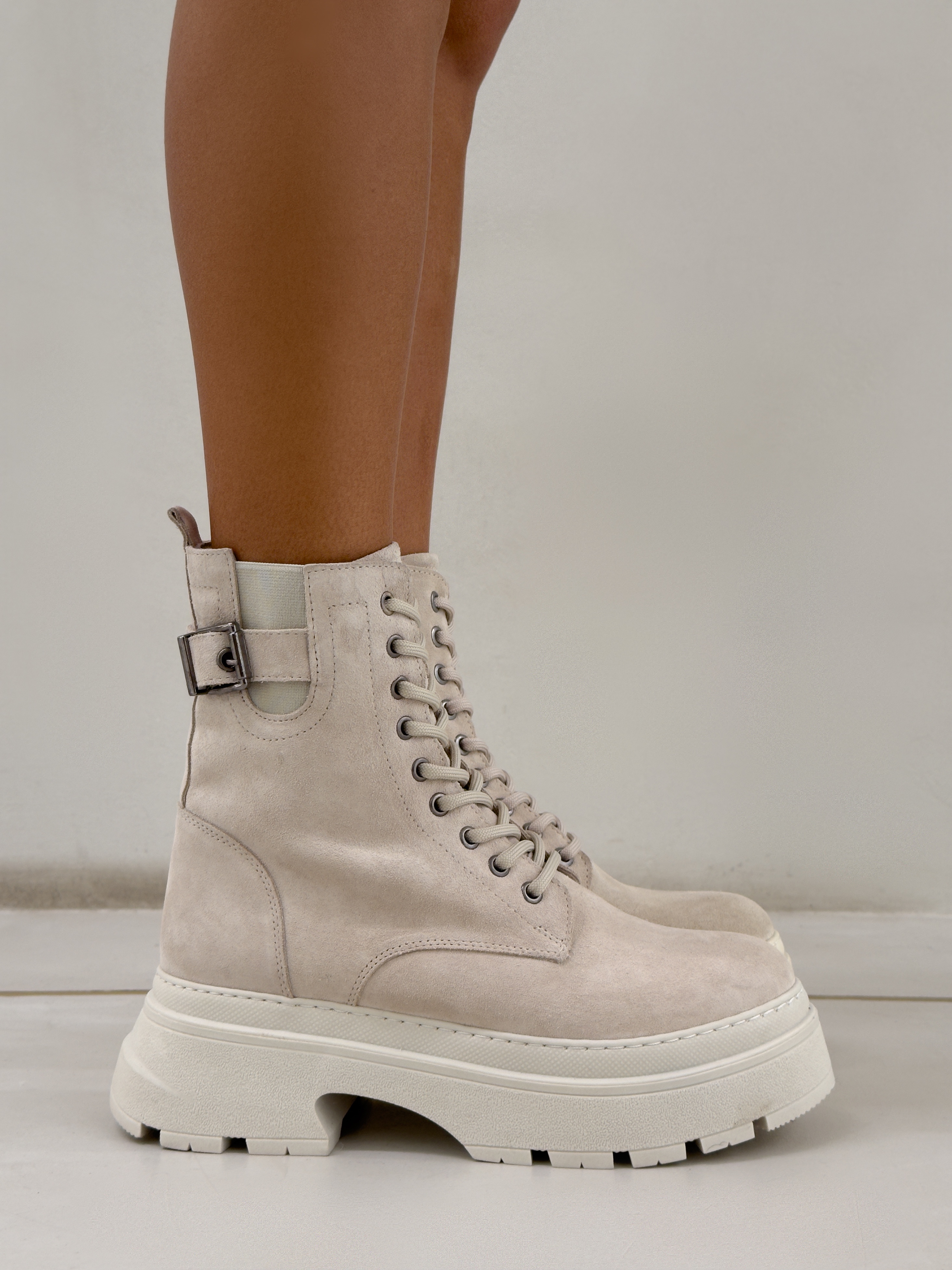 Sample sale зимние ботинки wisby молочный 3990₽