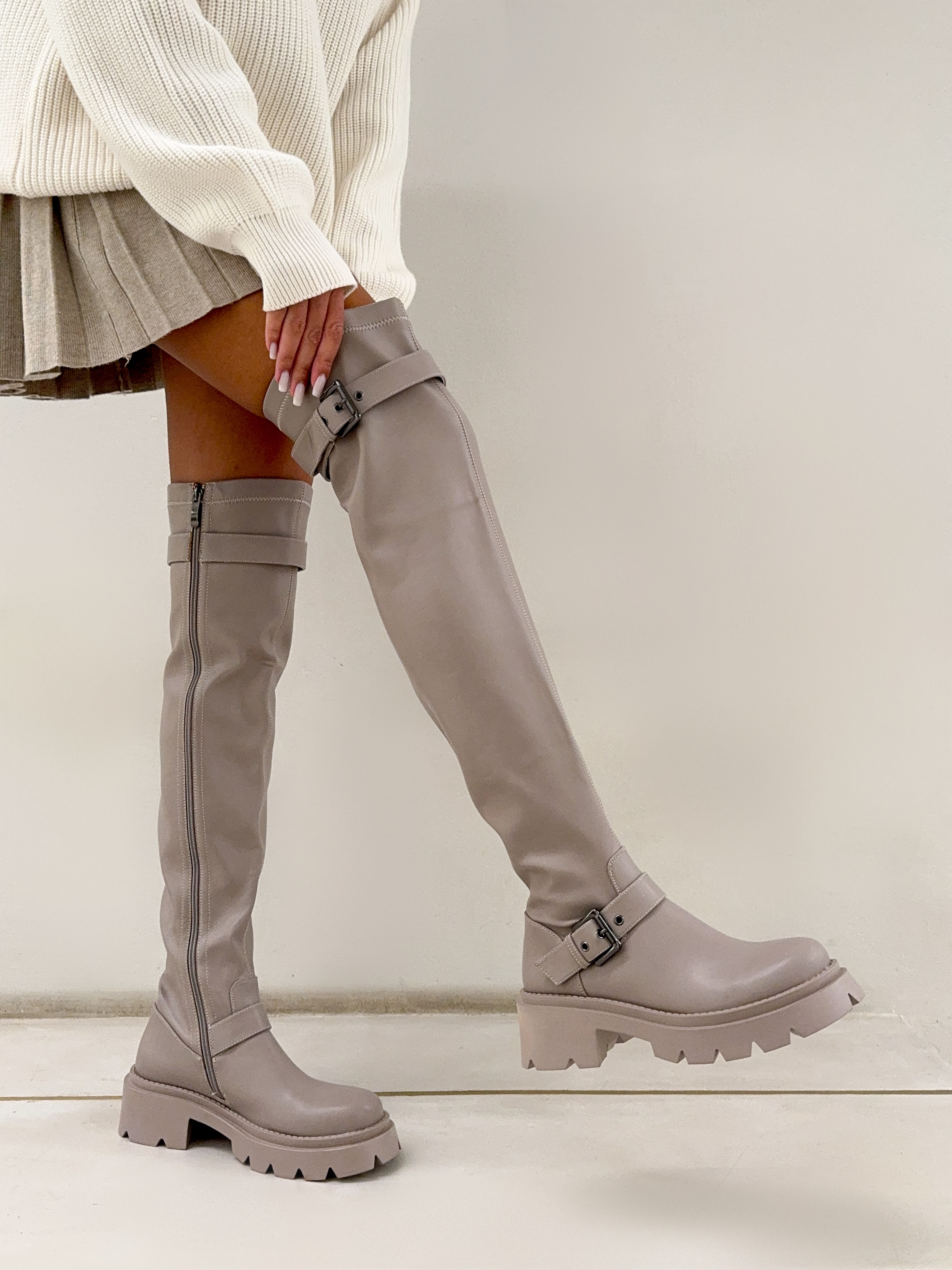 Sample sale ботфорты emma какао 1990₽